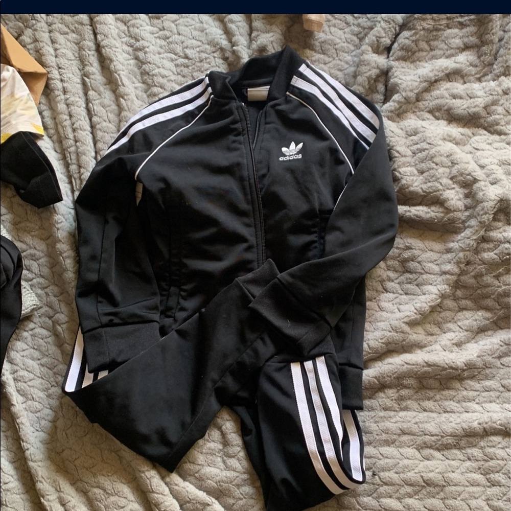 Toddler Unisex adidas tracksuit size 4-5